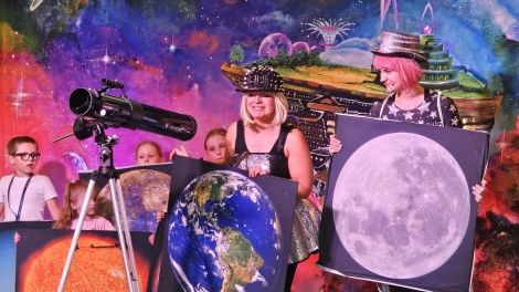 PORANEK FAMILIJNY • Teatr Katarynka • „Po drugiej stronie teleskopu! Kosmolekcja – podróż w nieznane”