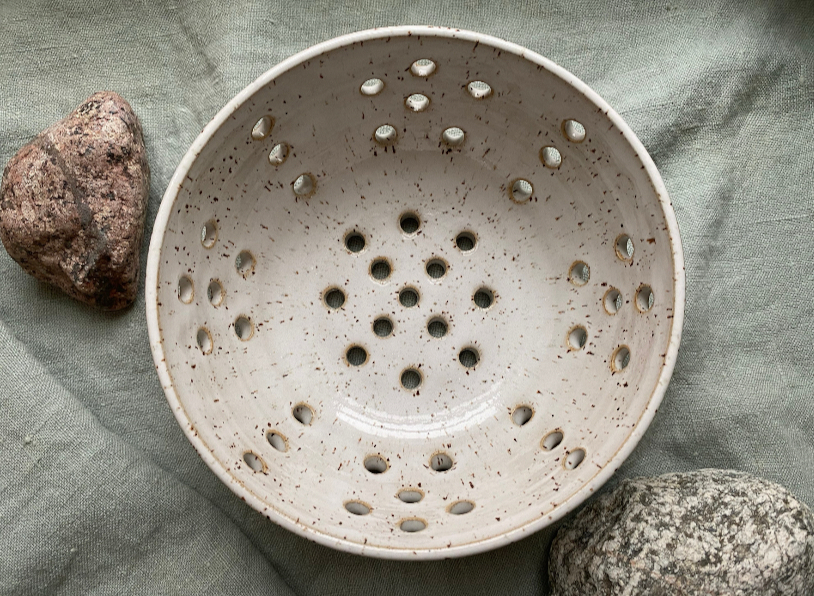 Ceramika użytkowa • Miseczki na truskawki lub na owoce leśne • Ceramiczny durszlak