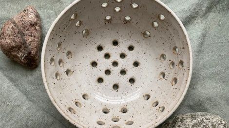 Ceramika użytkowa • Miseczki na truskawki lub na owoce leśne • Ceramiczny durszlak