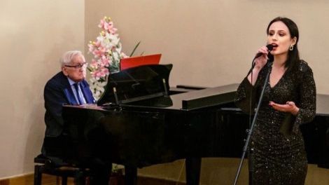 PROGRAM SENIOR – KULTUROMANIA • „Poznajmy się – piosenki retro z repertuaru podlotka” • Koncert