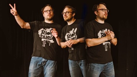 PRZEGLĄD GRUP ARTYSTYCZNYCH • TEATR JEDNEJ CHWILI • „Gdy nikt nie patrzy” • Spektakl improwizowany